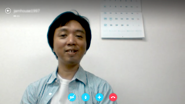 Skypeでビデオ通話している画面イメージ