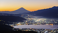 長野県 高ボッチより望む諏訪湖と富士山