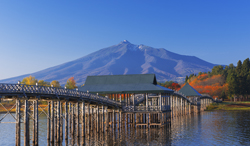 青森県　鶴の舞橋