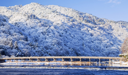 京都府 雪の嵐山 渡月橋
