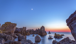 福井県　夕焼けの越前海岸と一番星
