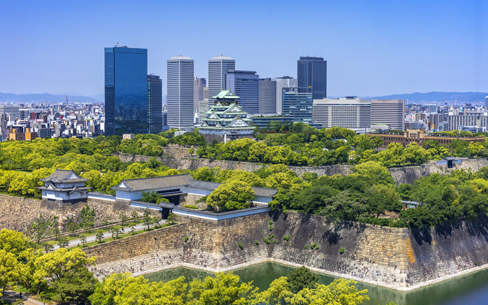 【大阪府】新緑の大阪城と大阪ビジネスパークビル群