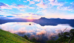 北海道 摩周湖の朝焼け
