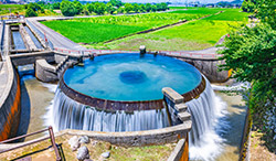 富山県 東山円筒分水槽