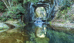 千葉県　濃溝の滝・亀岩の洞窟